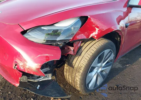 2023 Tesla Model Y Awd/Long Range Dual Motor All-Wheel Drive z USA, uszkodzony, nr VIN 7SAYGDEE0PA185057